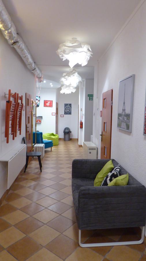 Flyfly Hostel , Darmowy Parking , Rezerwuj Przez Urzadzenia Mobilne -10 Procent Вроцлав Экстерьер фото